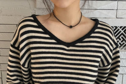V-Neck Sleeved Striped Knitted Top