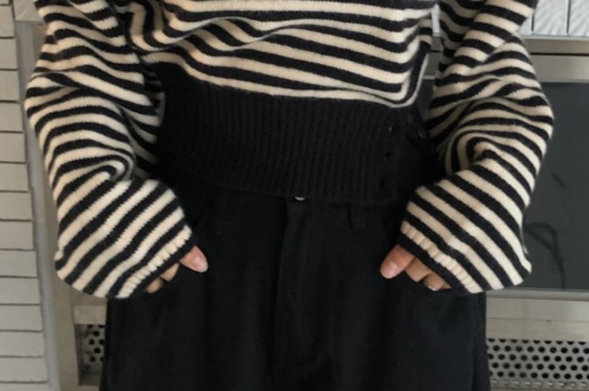 V-Neck Sleeved Striped Knitted Top