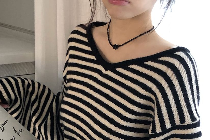 V-Neck Sleeved Striped Knitted Top
