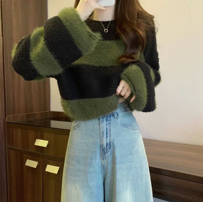Two-Tone Cropped Crewneck Knitted Sweater