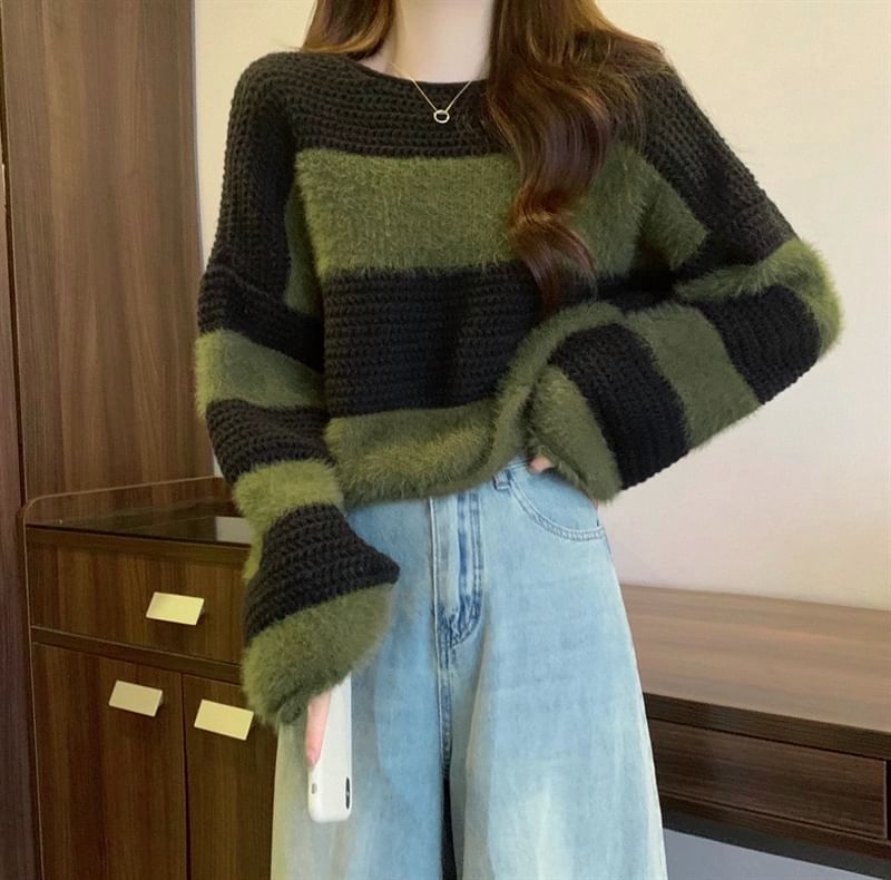 Two-Tone Cropped Crewneck Knitted Sweater