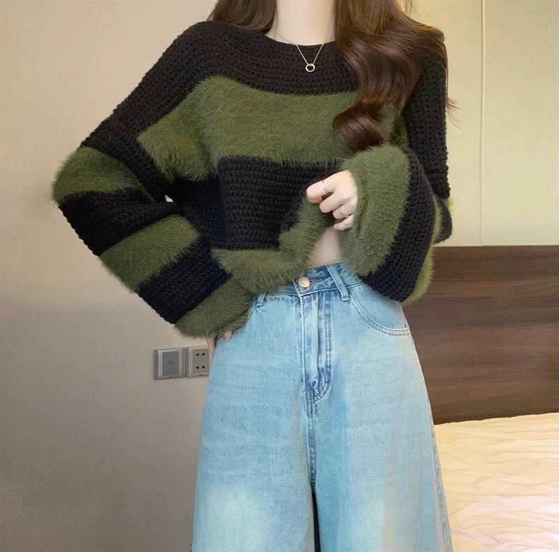 Two-Tone Cropped Crewneck Knitted Sweater