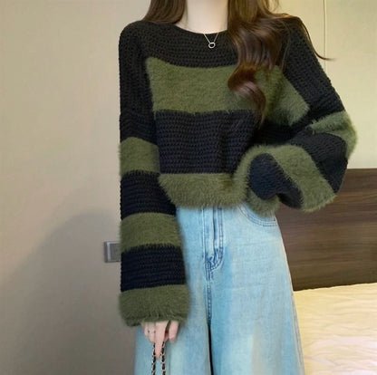 Two-Tone Cropped Crewneck Knitted Sweater