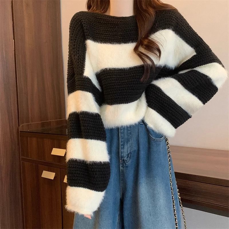 Two-Tone Cropped Crewneck Knitted Sweater