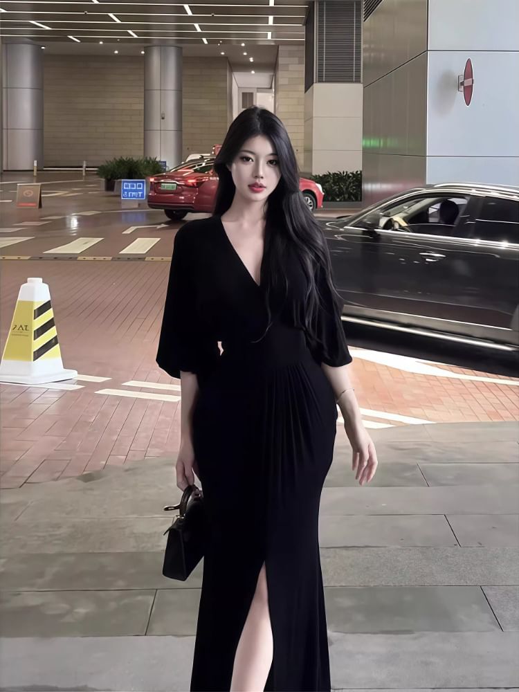Long-Sleeve V-Neck Plain Ruched Slit Maxi Sheath Dress