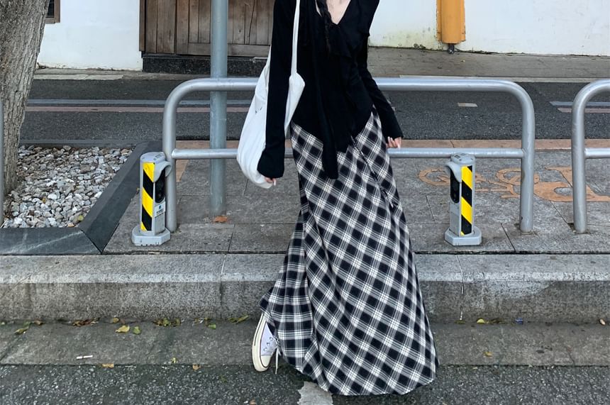 Ruffle Trim Knit Top with Plaid Midi A-Line Skirt