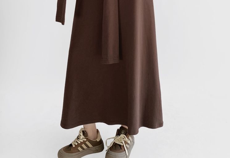Sleeveless Scoop Neck Plain Tie Waist Maxi A-Line Dress / V-Neck Button-Up Crop Cardigan / Set