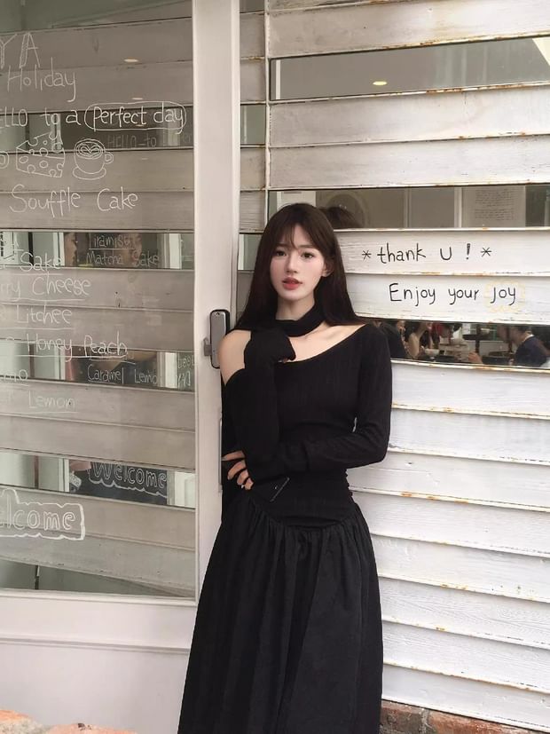 Long-Sleeve Off-Shoulder Plain Maxi A-Line Dress