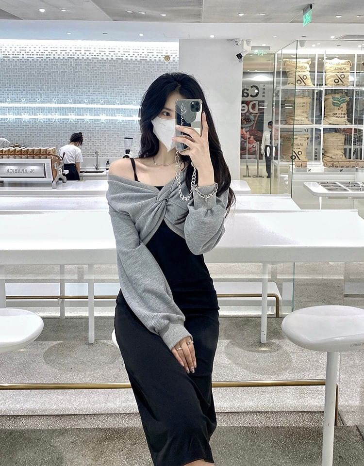 Set: Twist Crop Top with V-Neck Long Sleeves and Midi A-Line Dress