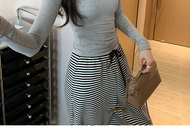 Off-Shoulder Top with Long Sleeves in Solid Color