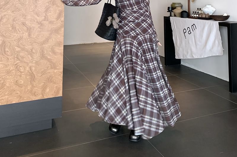 Long-Sleeve Crew Neck Plaid Ruched Maxi A-Line Dress