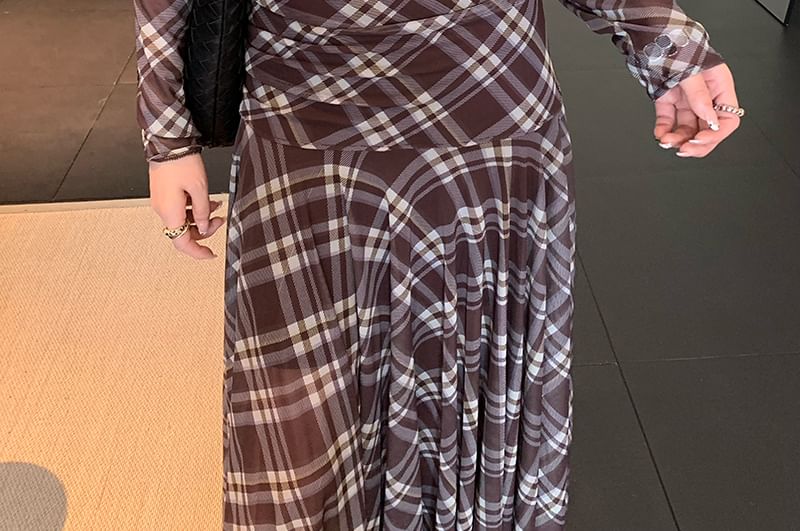 Long-Sleeve Crew Neck Plaid Ruched Maxi A-Line Dress
