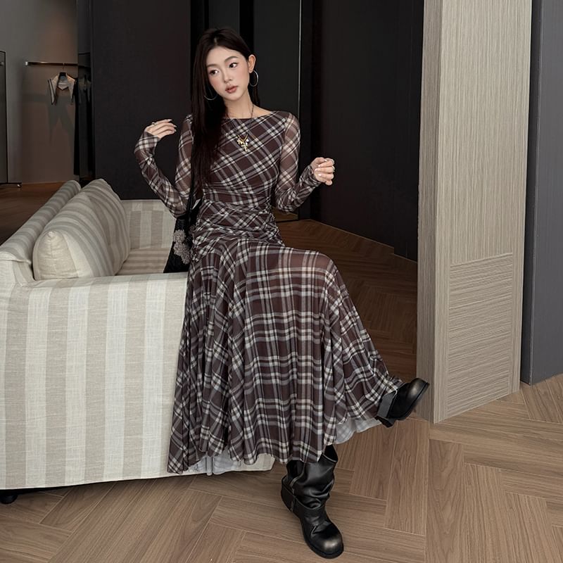 Long-Sleeve Crew Neck Plaid Ruched Maxi A-Line Dress