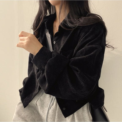 Cropped Shirt with Pockets and Long Sleeves in Solid Color