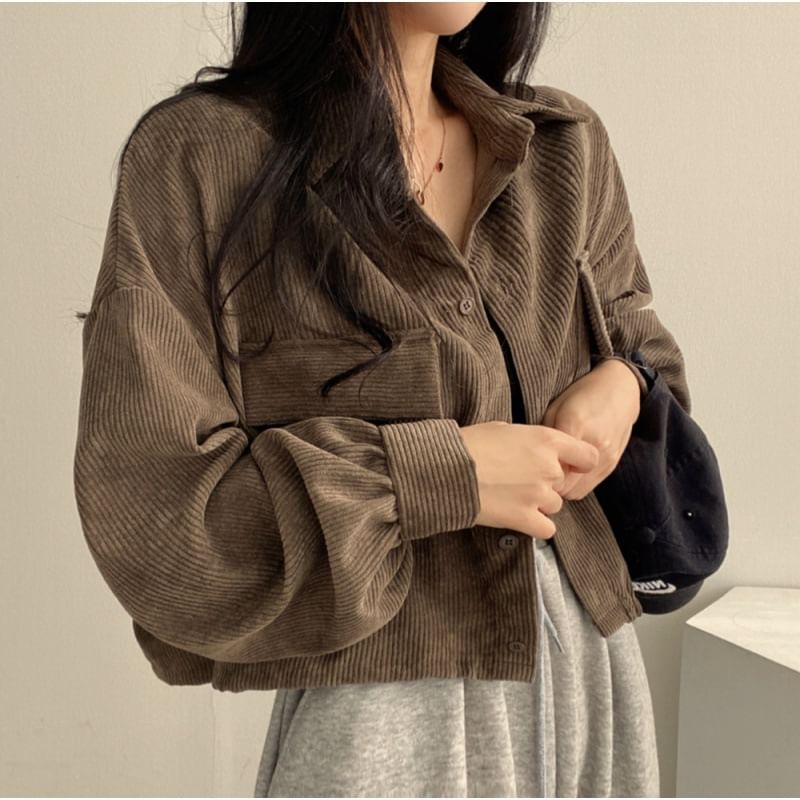 Cropped Shirt with Pockets and Long Sleeves in Solid Color