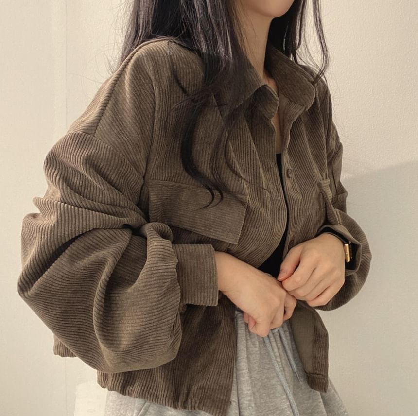 Cropped Shirt with Pockets and Long Sleeves in Solid Color