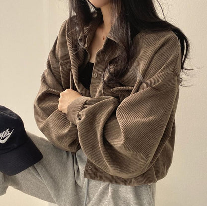 Cropped Shirt with Pockets and Long Sleeves in Solid Color