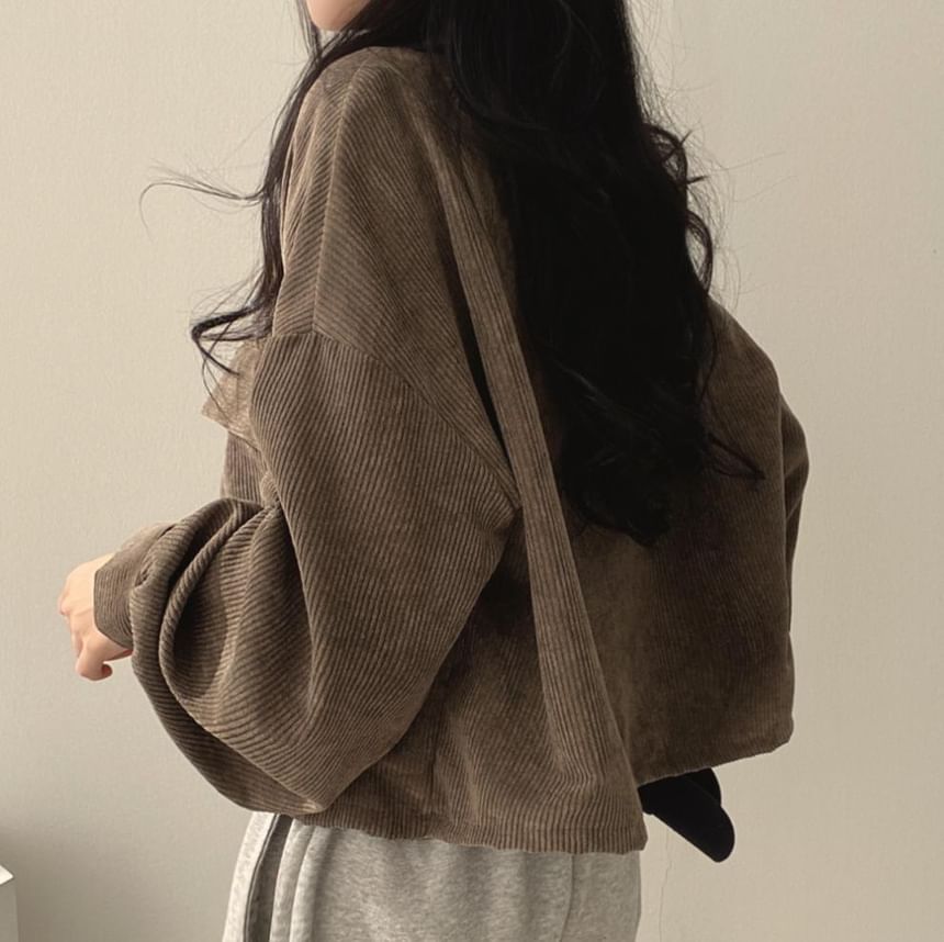 Cropped Shirt with Pockets and Long Sleeves in Solid Color