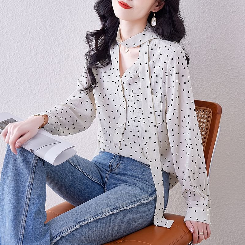 Dotted Blouse with V-Neck and Long Sleeve Style
