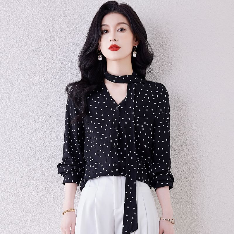 Dotted Blouse with V-Neck and Long Sleeve Style