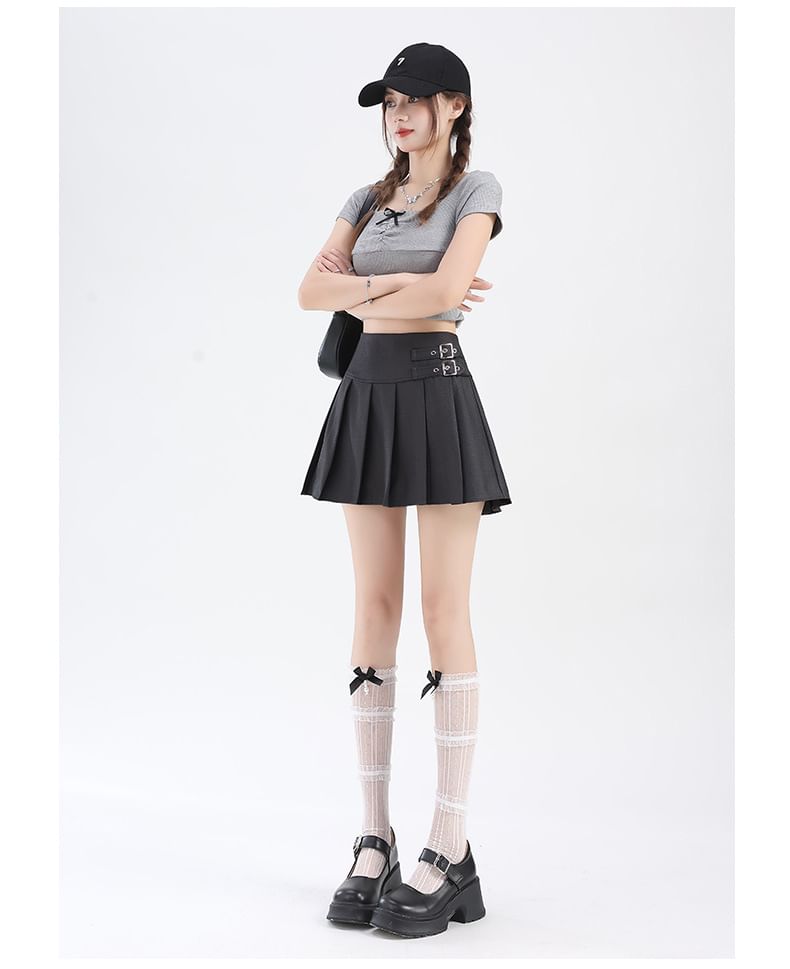 Plain Pleated Buckled Mini A-Line Skirt