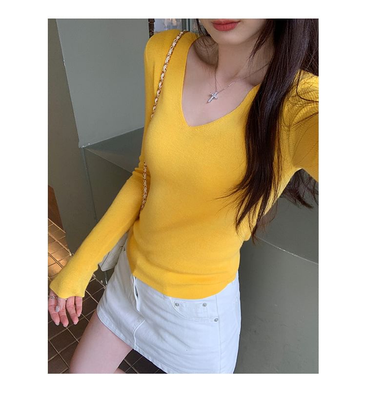 V-Neck Knit Top with Long Sleeves in Solid Color