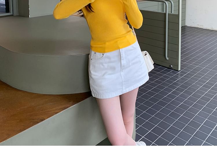 V-Neck Knit Top with Long Sleeves in Solid Color