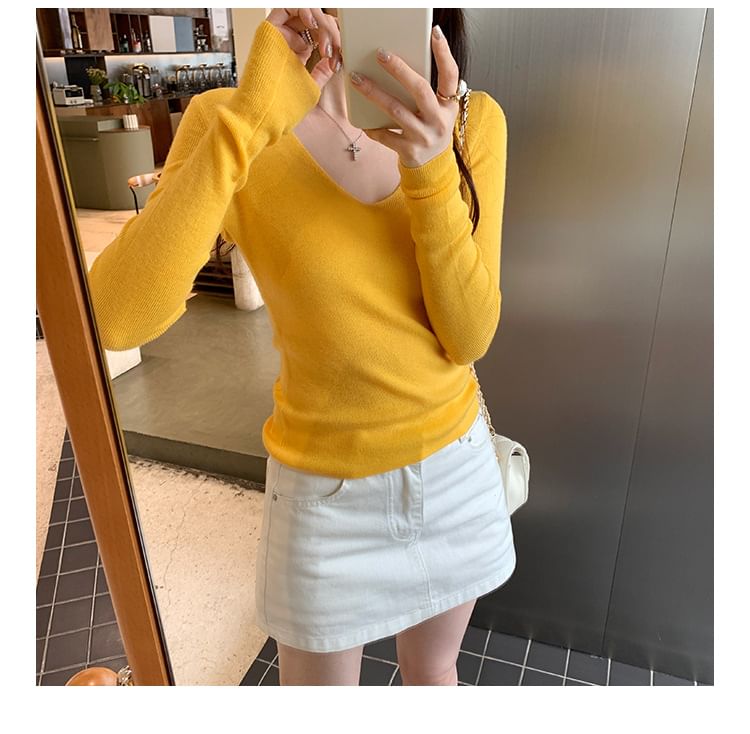 V-Neck Knit Top with Long Sleeves in Solid Color