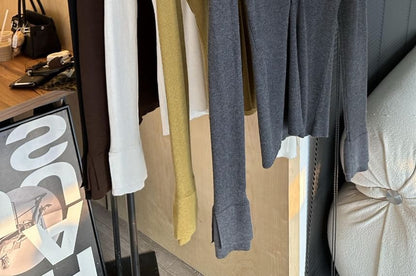 Slim-Fit Ribbed Knit Top with Long Sleeves and V-Neck Plain Design