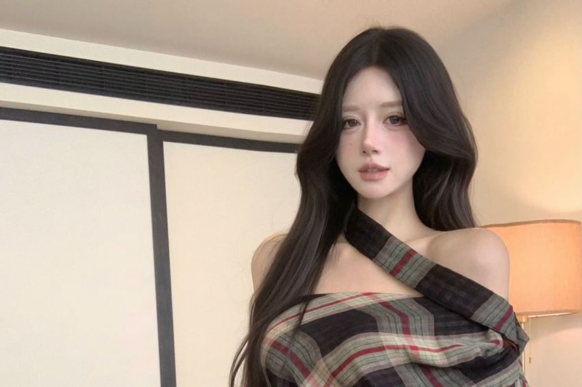 Off-Shoulder Plaid Crop Blouse with Long Sleeves and Asymmetrical Hem