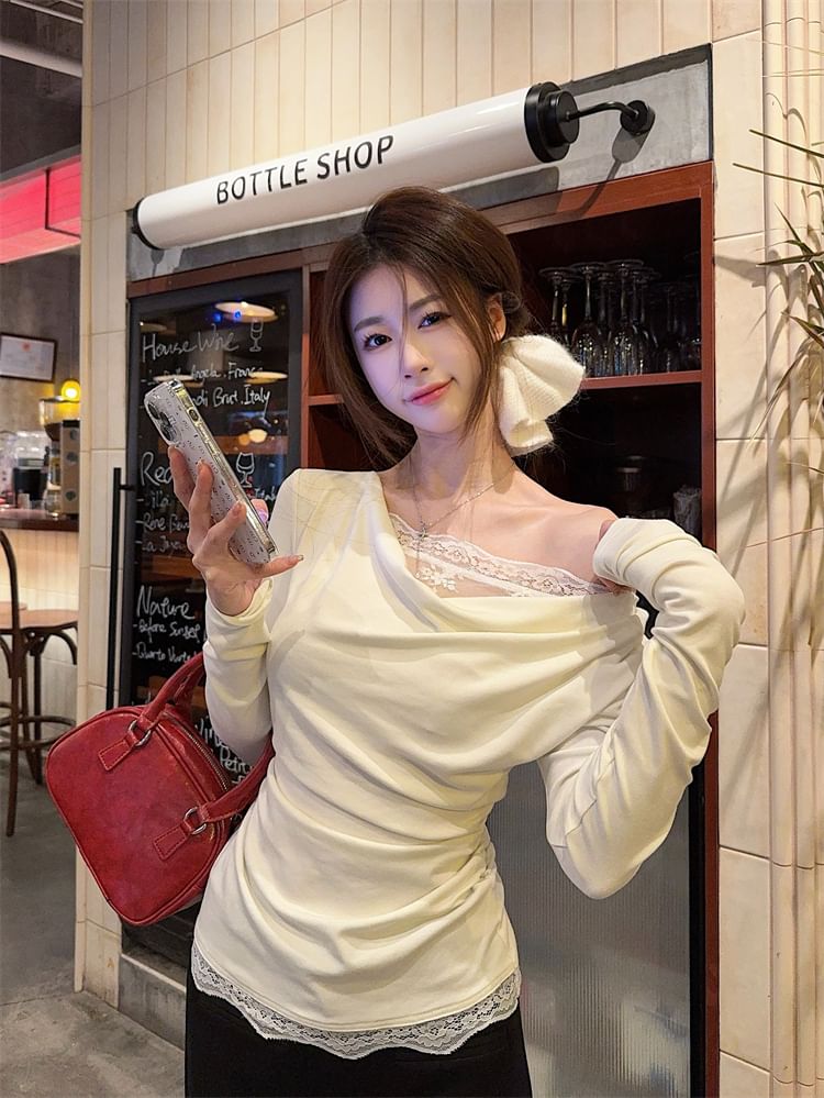 Slim-Fit T-Shirt with Off-Shoulder Lace Panel and Ruched Long Sleeves