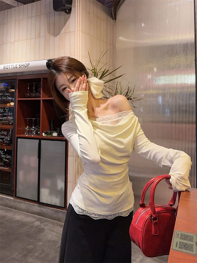Slim-Fit T-Shirt with Off-Shoulder Lace Panel and Ruched Long Sleeves
