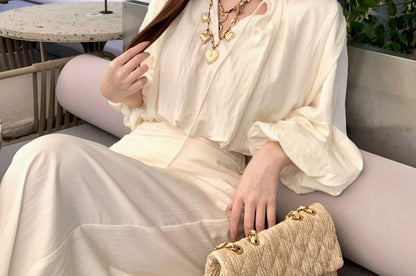 Cropped Blouse with Long Sleeves and V-Neck, Paired with High-Rise Wide-Leg Pants