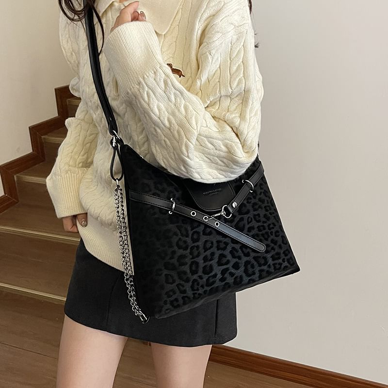 Leopard Patterned Buckled Shoulder Bag