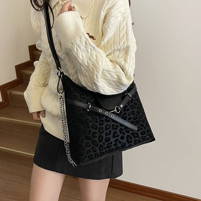 Leopard Patterned Buckled Shoulder Bag