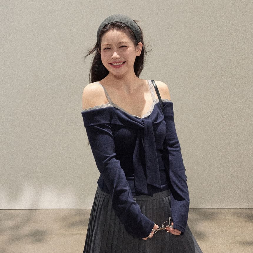 Plus Size Long-Sleeve Off Shoulder Plain Top / High Waist Mini Plain Skirt