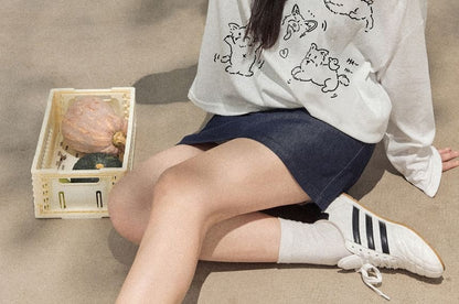 Plus Size Long-Sleeve V-Neck Cat Print T-Shirt / High Waist Mini Skirt