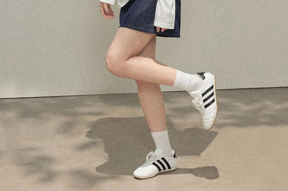 Plus Size Long-Sleeve V-Neck Cat Print T-Shirt / High Waist Mini Skirt