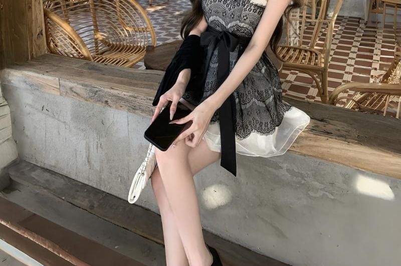 Plain Crop Cardigan / Sleeveless Lace Mini A-Line Dress