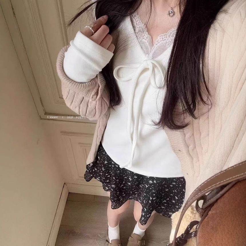 V-Neck Lace Trim T-Shirt