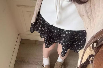 V-Neck Lace Trim T-Shirt