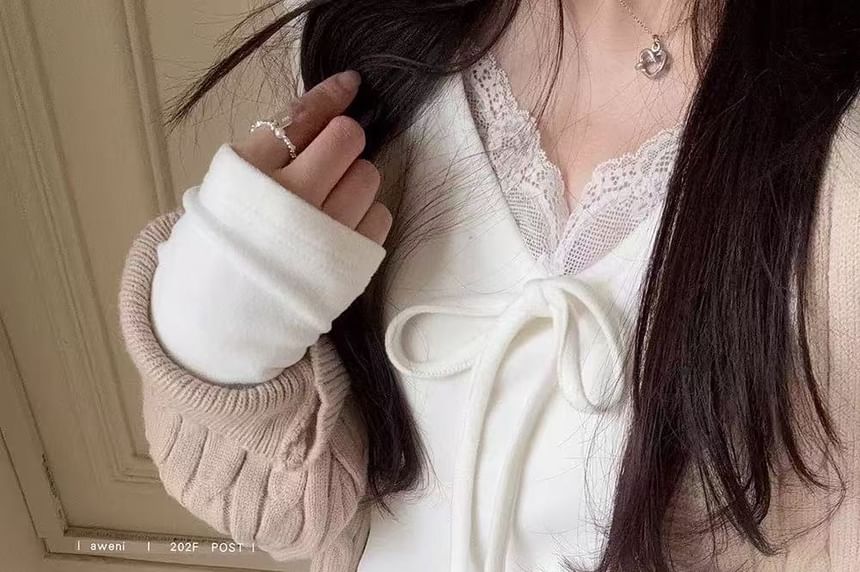 V-Neck Lace Trim T-Shirt