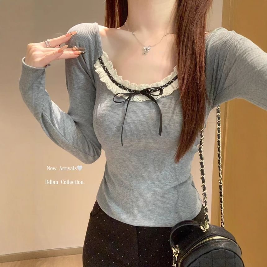 Scoop Neck Lace Trim T-Shirt