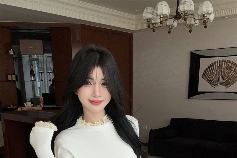 Round Neck Lace Trim T-Shirt