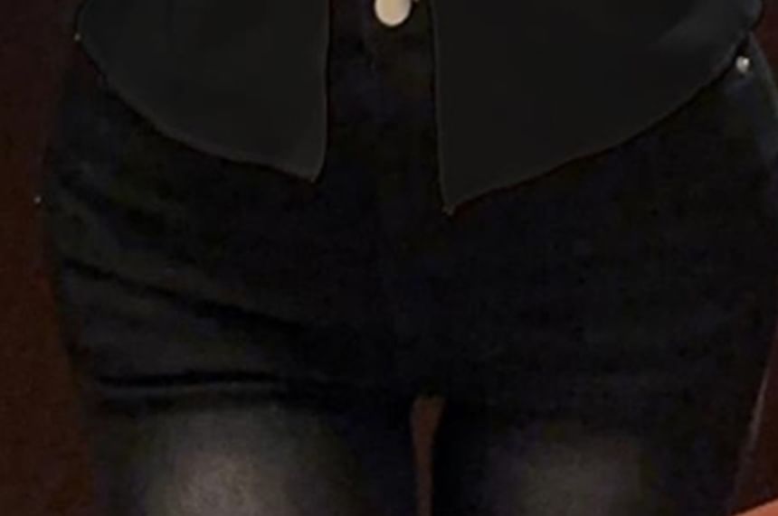 Mock Two-Piece Cutout Lace Panel Slim Fit Tee