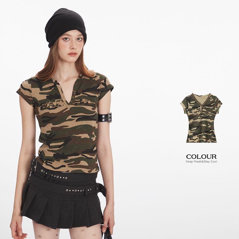 Camouflage Print V-Neck Slim Tee
