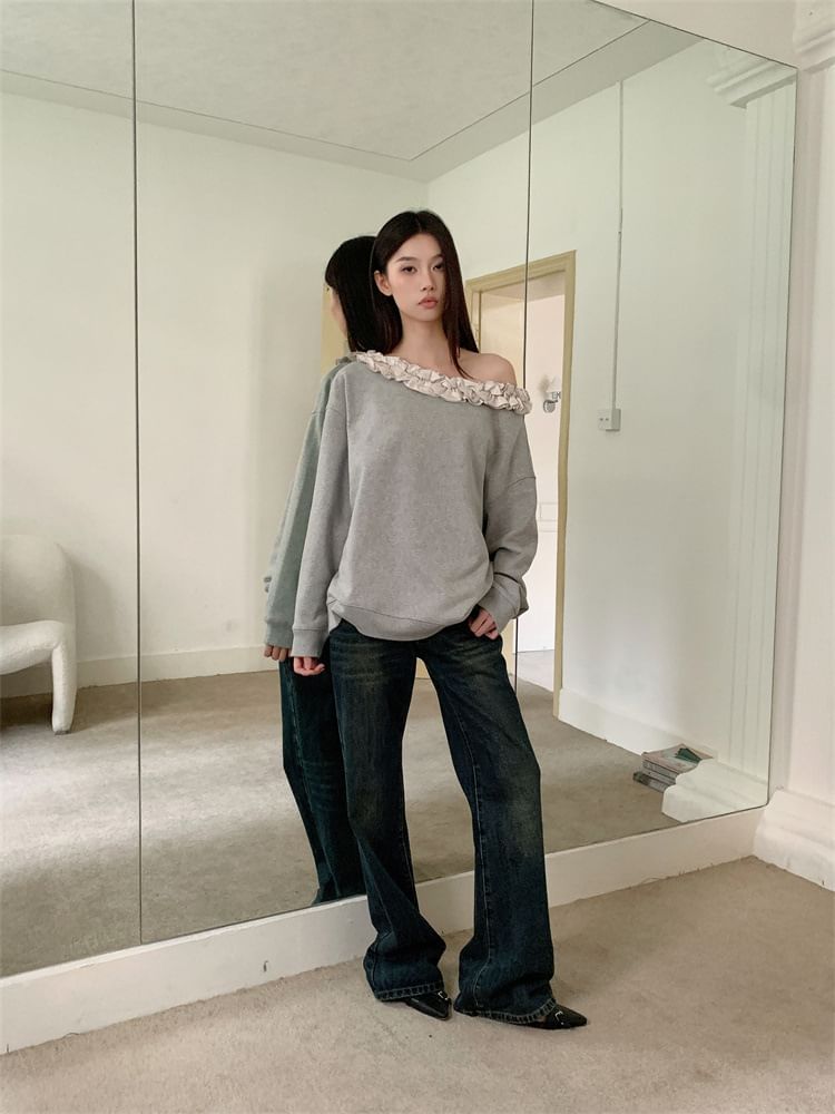 Asymmetric Ruffle Sweatshirt with One Shoulder