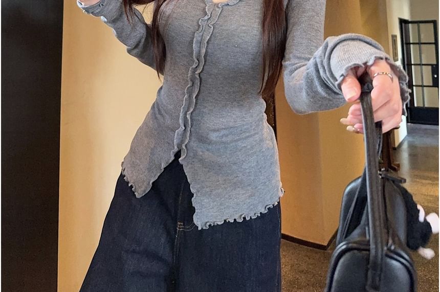 Ribbed Knit V-Neck Top with Scalloped Hem and Long Sleeves