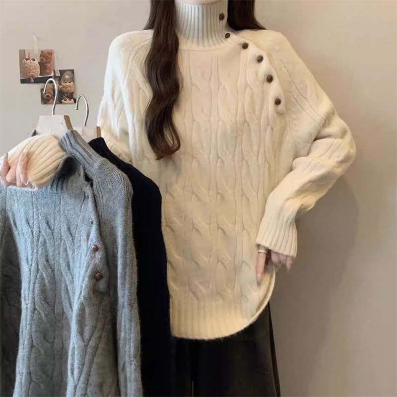 Classic Cable Knit Crew Neck Pullover in Solid Tone