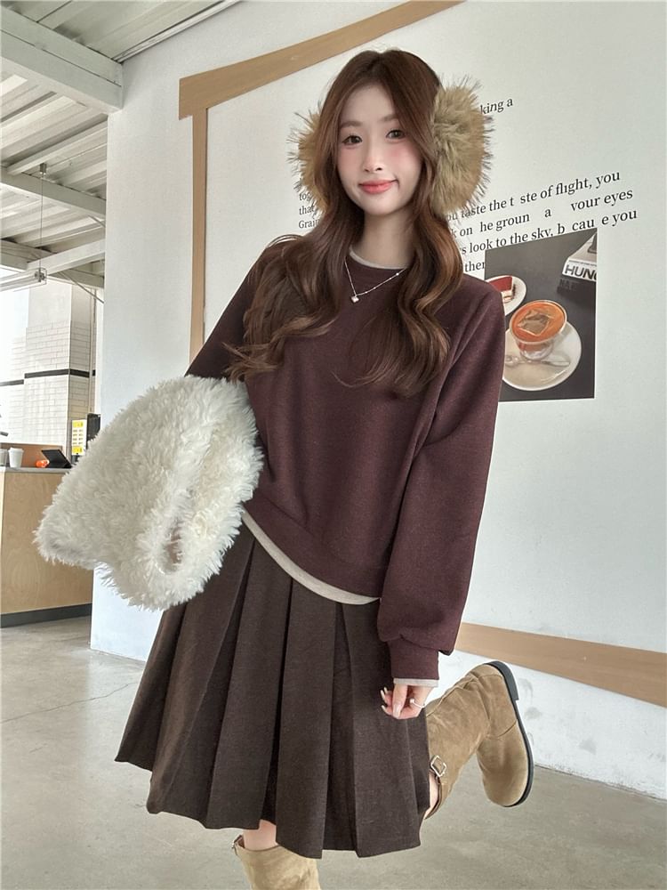 Contrast Trim Round Neck Sweatshirt in Solid